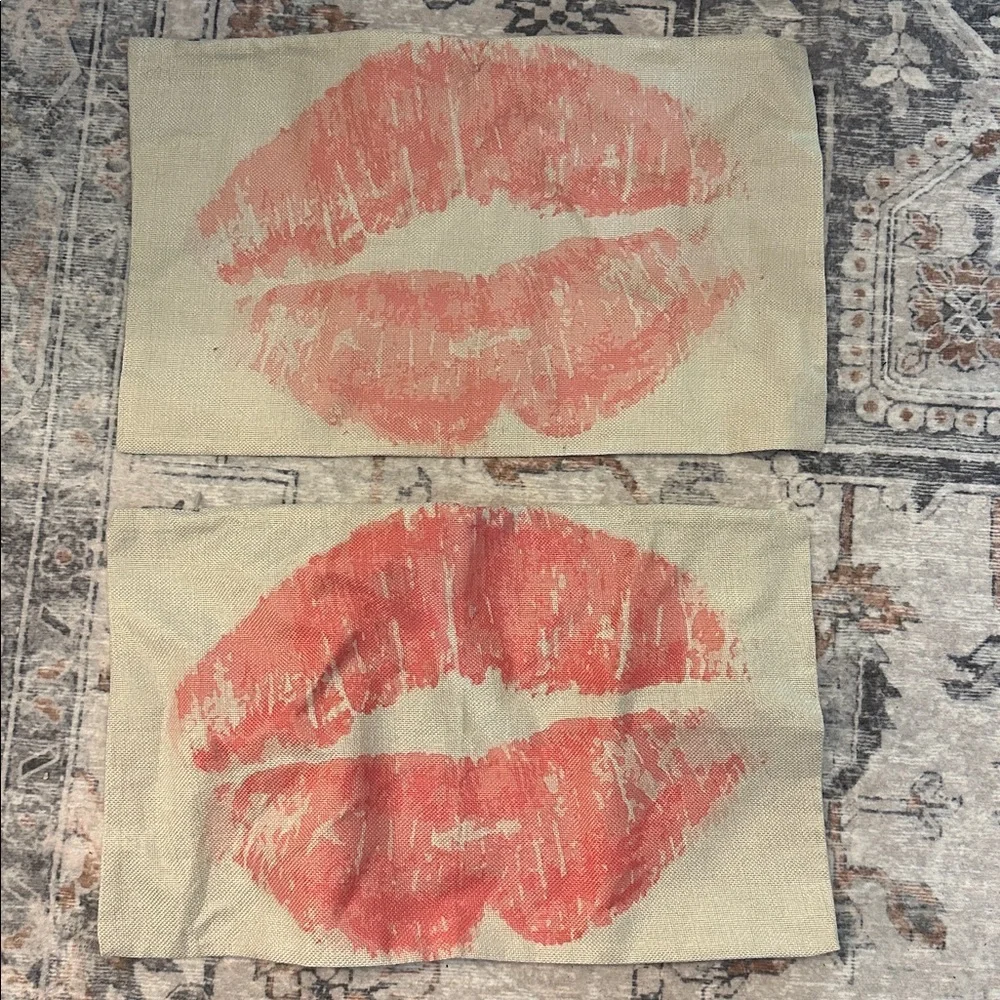 NWOT Set of Two Lip Print Zippered Pillow Cases Size 19.5” x 12”